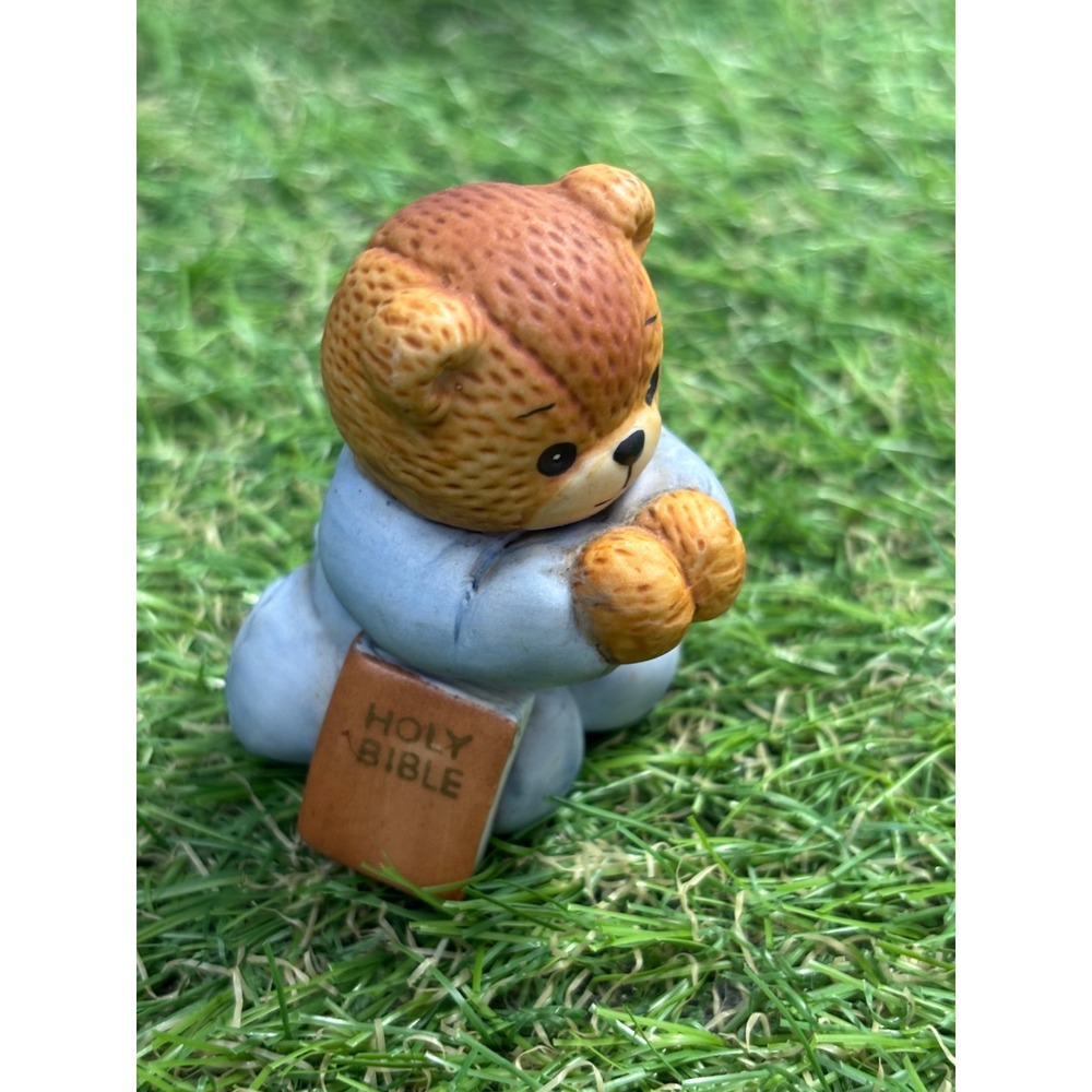Lucy Rigg Praying Bear Figurine‎ 1985 Enesco Holy Bible Ceramic Collectible